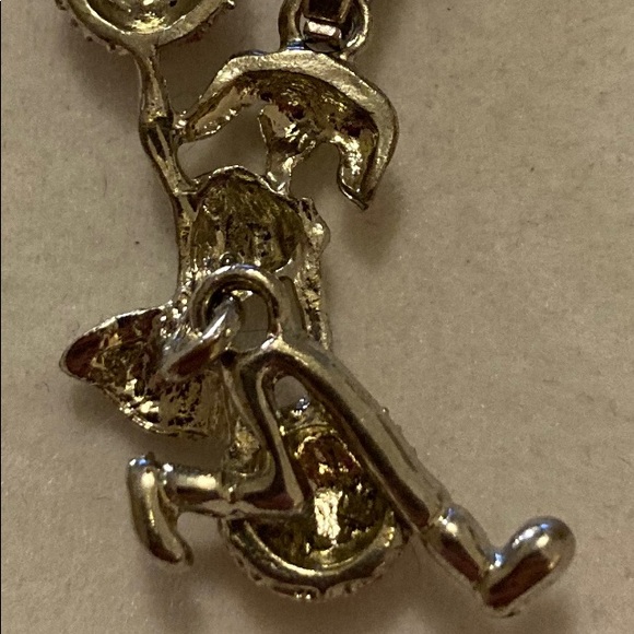 One Cheerleader with Articulated (Moving) Legs and One Megaphone Necklace (2) - Picture 3 of 6